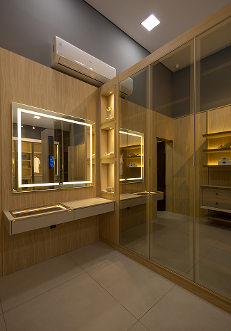 Armário com espelho